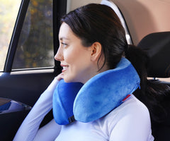 Het Sleep Comfy reiskussen is het beste hoofdkussen voor zijslapers onderweg.