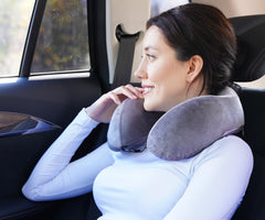 Sleep Comfy traagschuim reiskussen biedt duurzaam comfort voor onderweg.