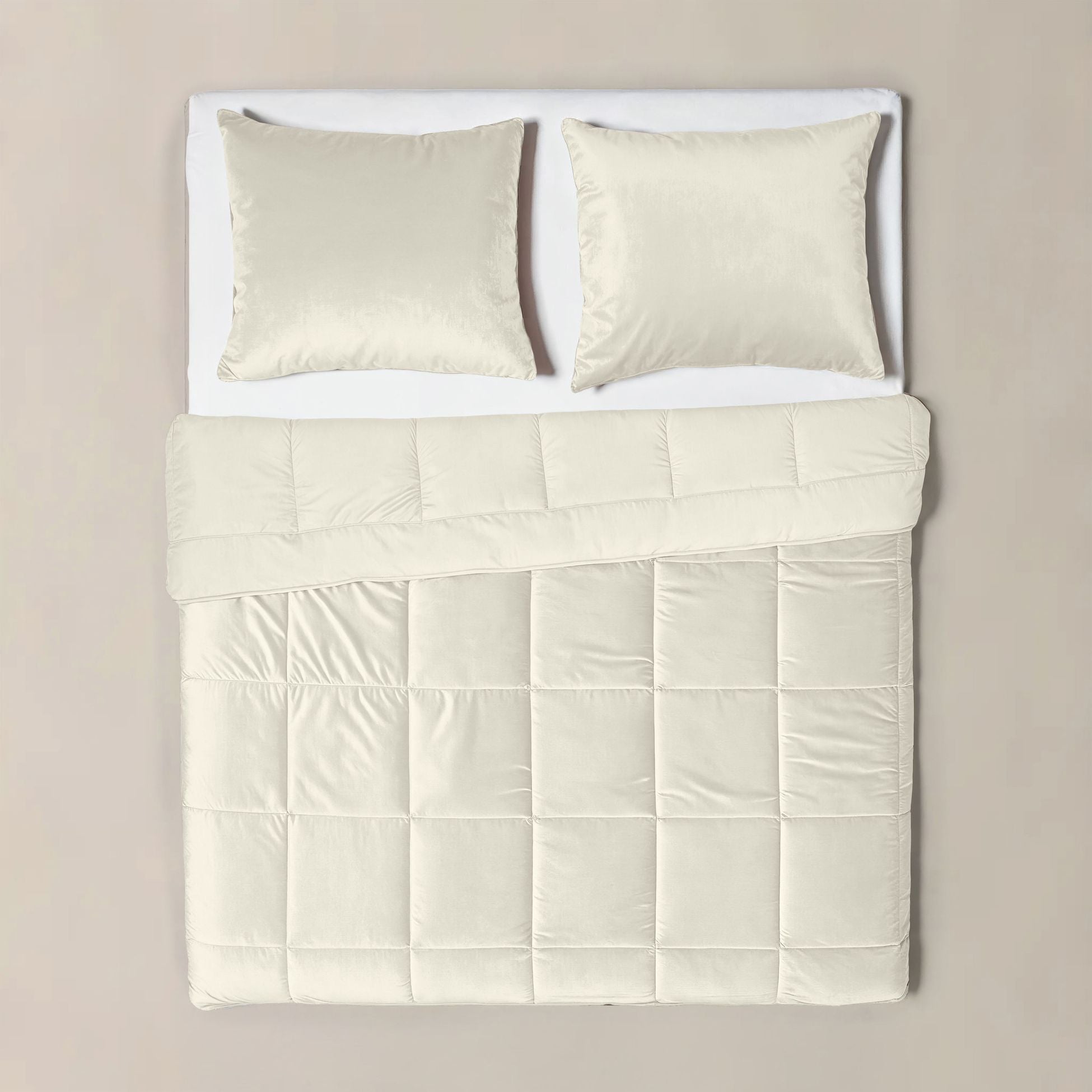 Het lichtgewicht Velura Series dekbed biedt een comfortabele slaap zonder extra gewicht.