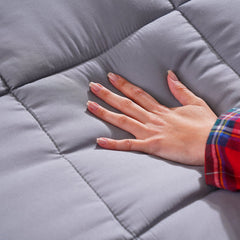 Het vier seizoenen dekbed van Vivid Dreams biedt het hele jaar door een comfortabele slaapervaring.