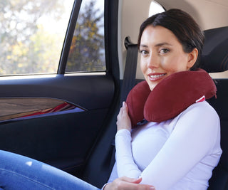 Sleep Comfy biedt een duurzaam en ergonomisch reiskussen voor ultiem comfort.