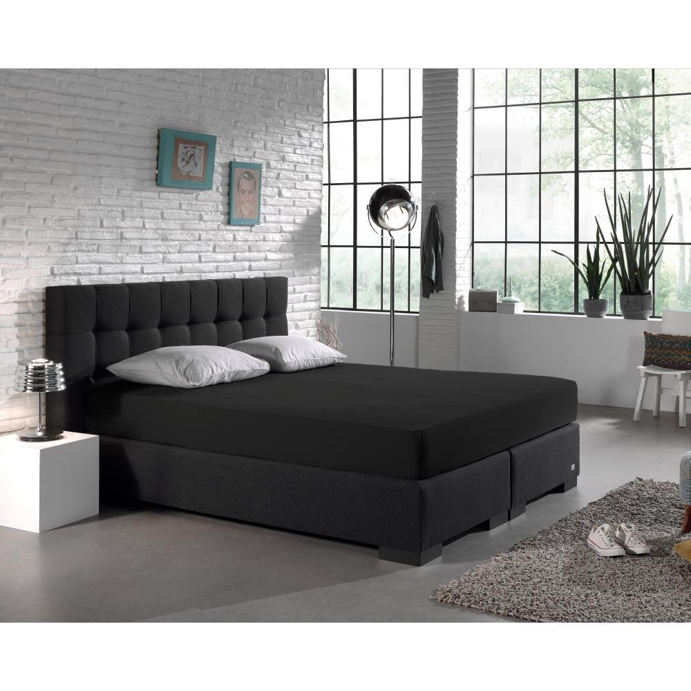 Dit vochtbestendige hoeslaken van enkel jersey beschermt uw matras tegen vocht.